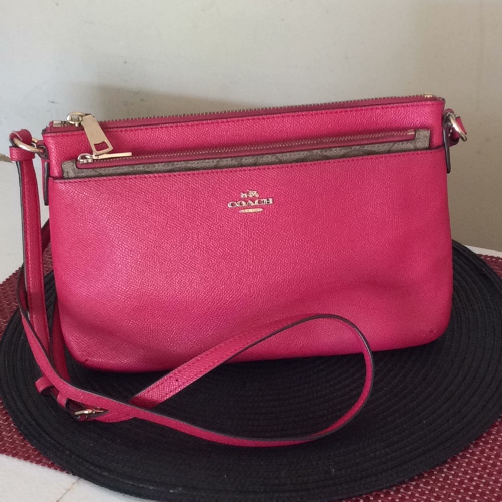 Coach Shoulder Bag w/Clutch